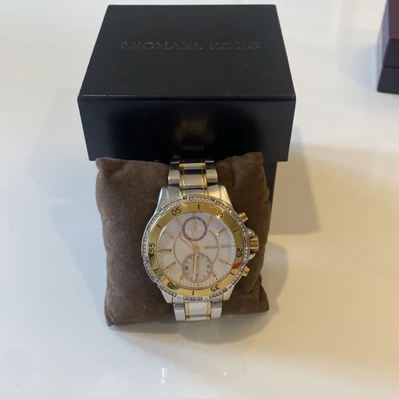 Michael Kors Woman’s Two-Tone Gold and Silver Watch. NWT. Extra links included. Michael Kors Women main image 2